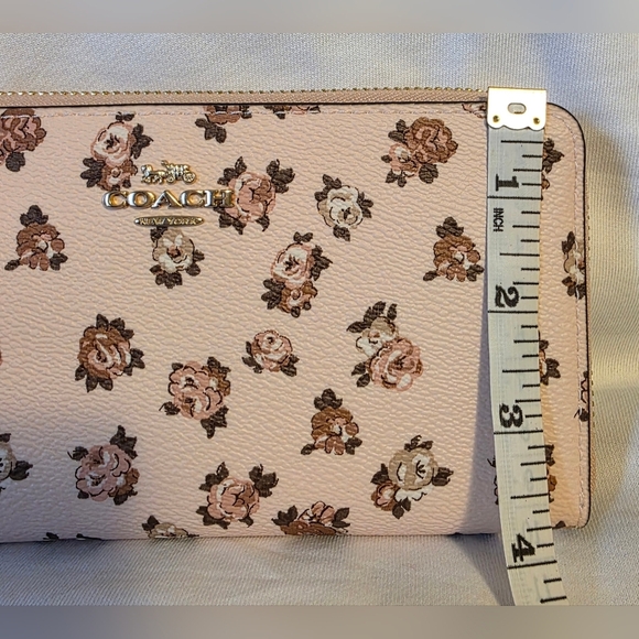 Coach Floral Wristlet in Dusty Pink w/ Removable Strap - Brand New without Tag - Picture 5 of 5
